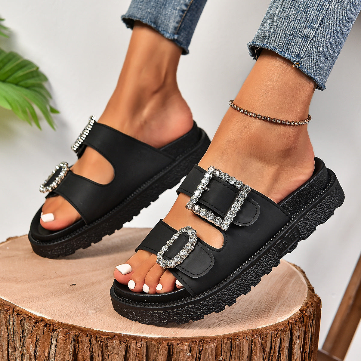 Flair - Modische Sandalen mit Strass-Gürtelschnalle