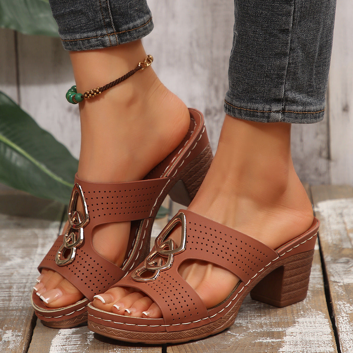 Flair - Slipper mit Keilabsatz und klobiger Ferse