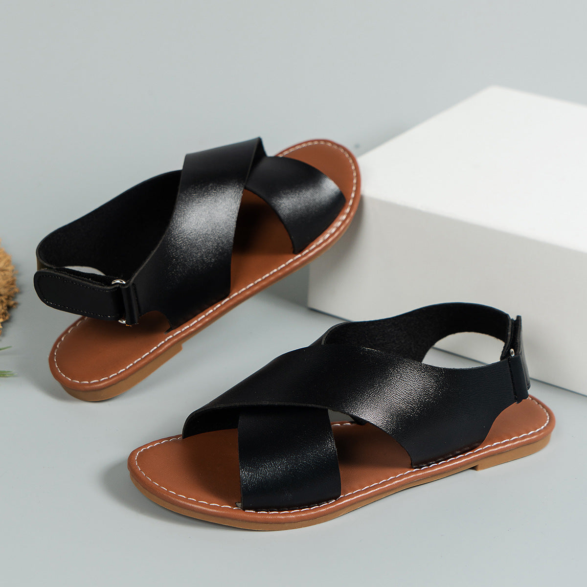 Flair - Flache Sandalen im Retro-Stil