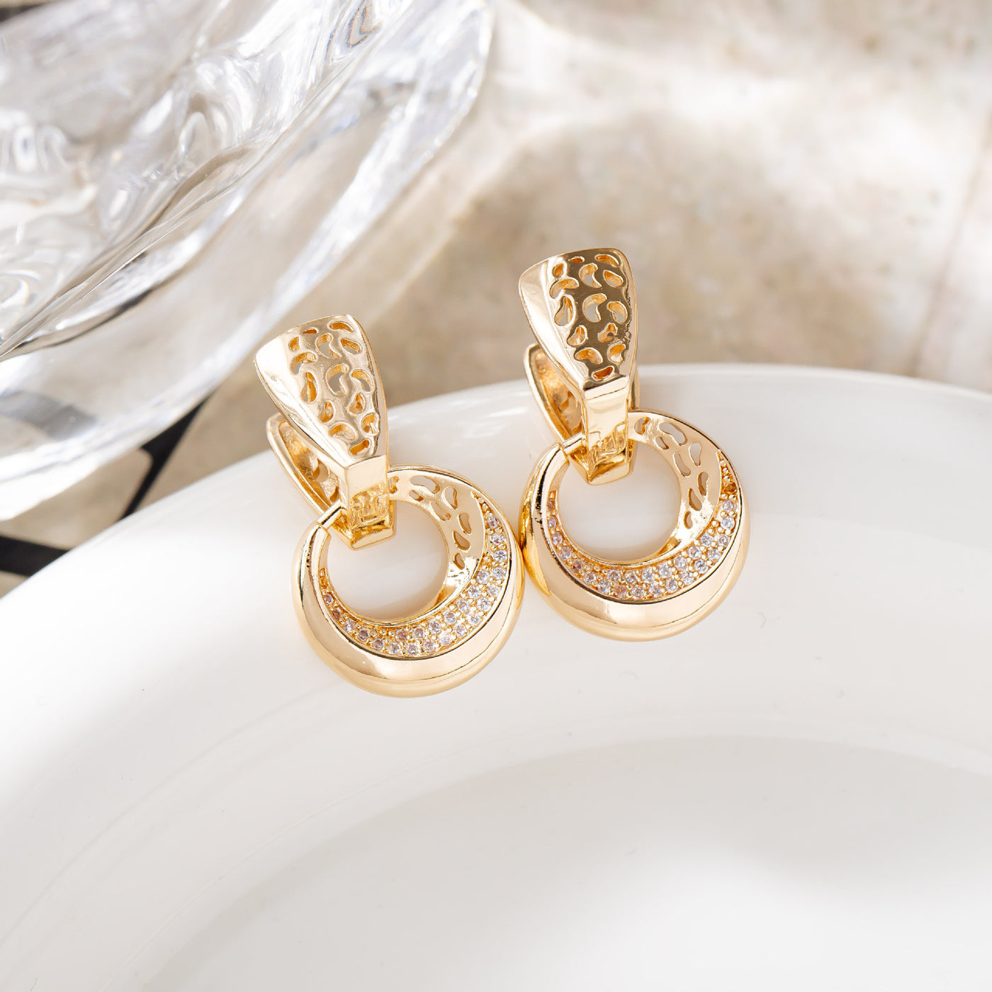 Flair - Round Moon Earrings