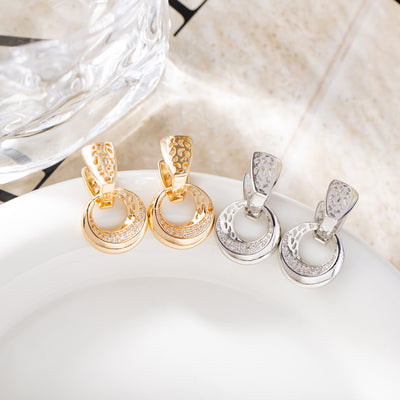 Flair - Round Moon Earrings