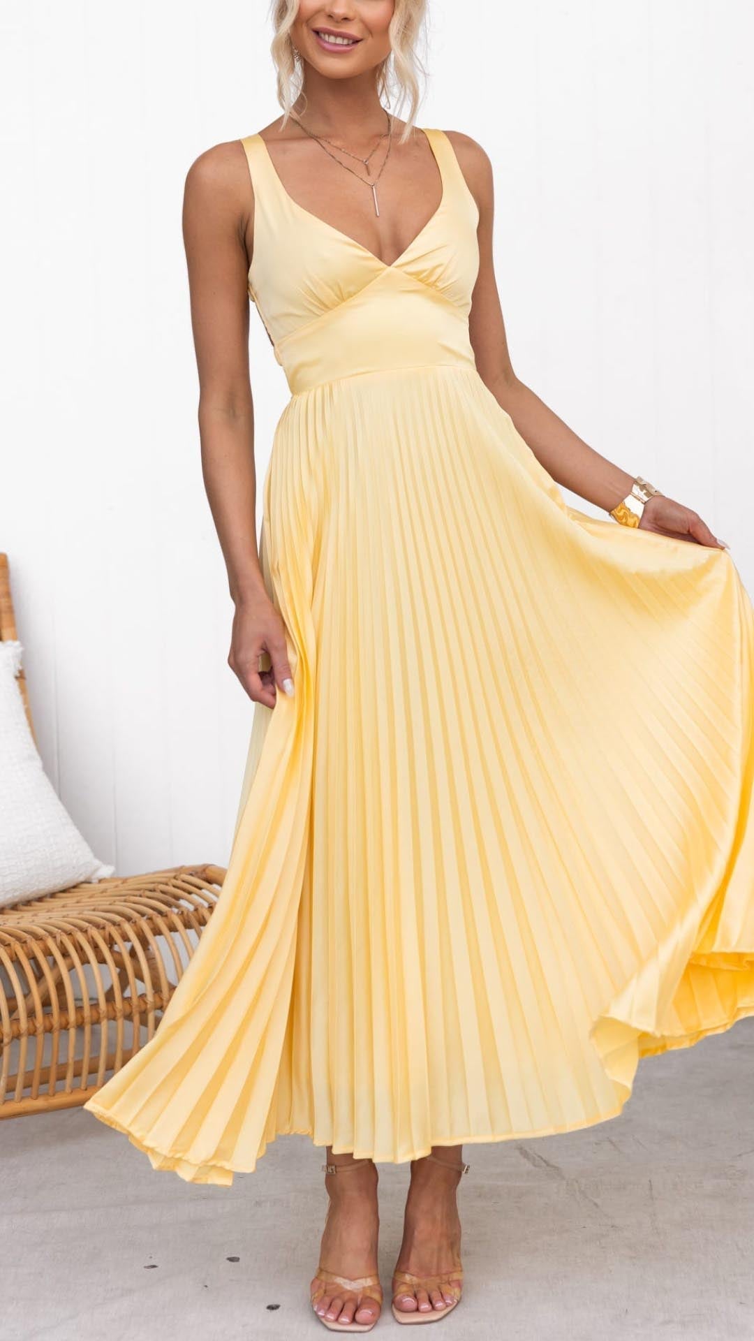 Flair - Elegantes Plisseekleid in Sonnengelb