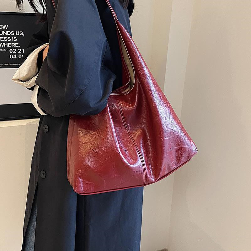 Flair - Lässige Schultertasche aus weichem Leder