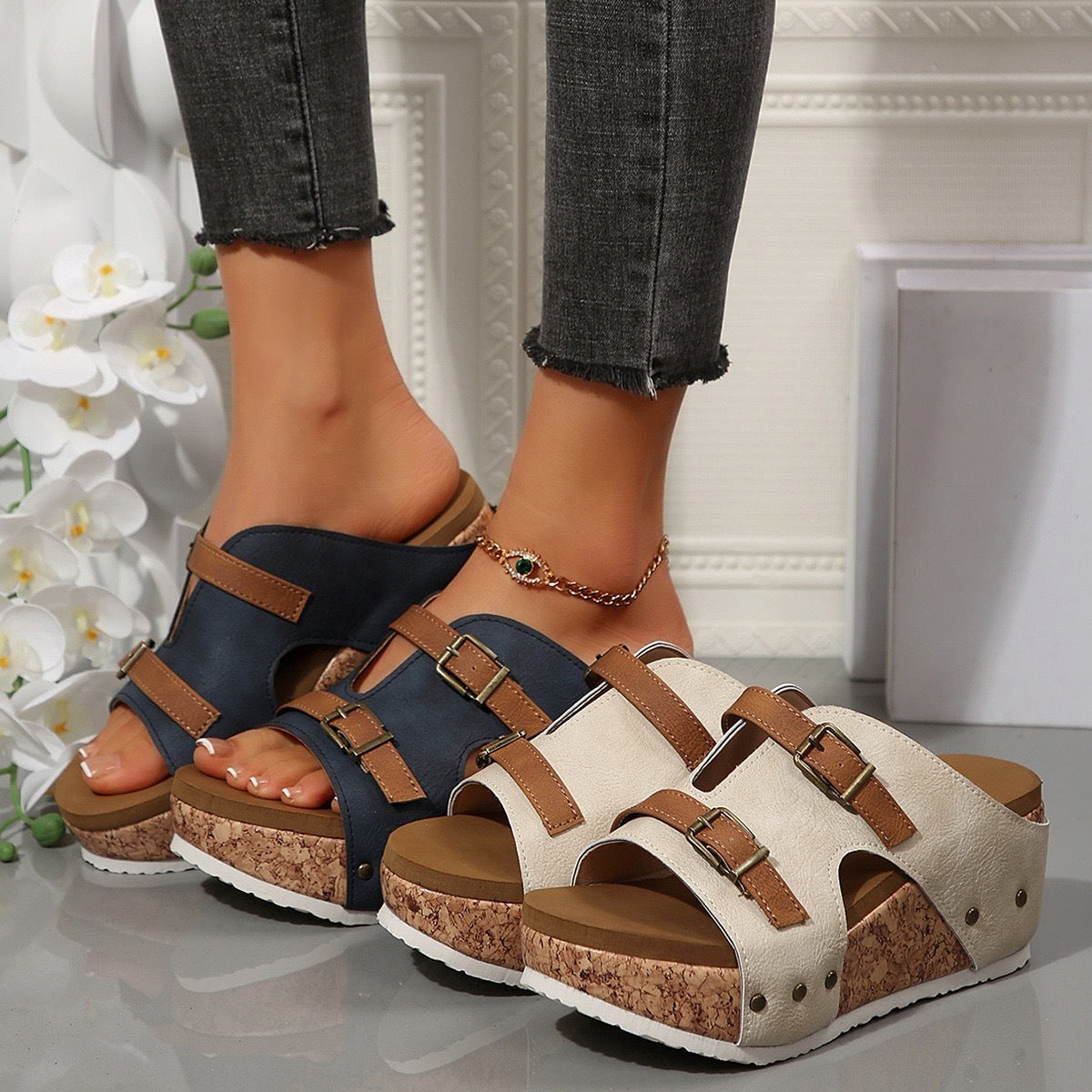 Flair - Sommer-Sandalen mit Keilabsatz und Schnalle