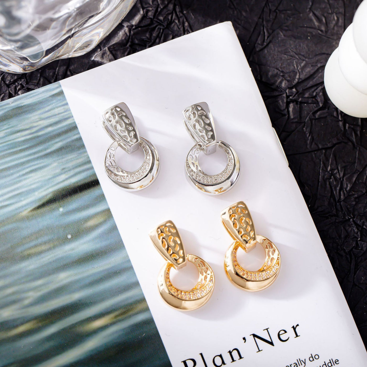 Flair - Round Moon Earrings