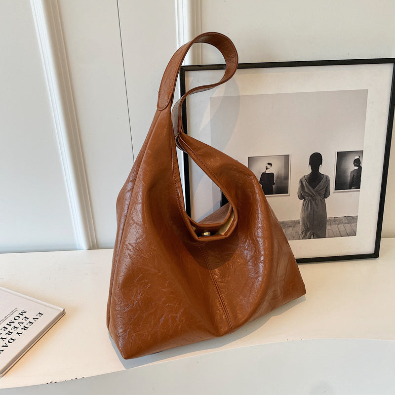Flair - Lässige Schultertasche aus weichem Leder